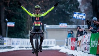 Posněžený cyklokrosový Kolín přivítal na ztížené trati nové vítěze