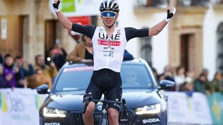 Pogačar napodobil loňské Strade Bianche a po 43 kilometrů dlouhém úniku vyhrál Jaén Paraiso Interior