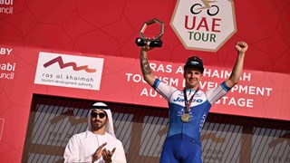Tentokrát byl na UAE Tour nejrychlejší Groenewegen. Evenepoel si polepšil