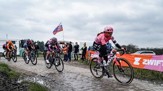 Fotogalerie: Překvapivé vítězství Alison Jackson na Paříž-Roubaix