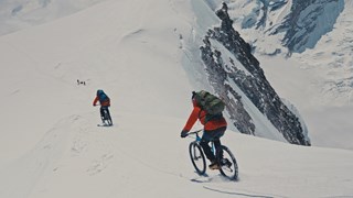 Magoři v Nepálu. Čeští bikeři sjeli šestitisícový Mara Peak