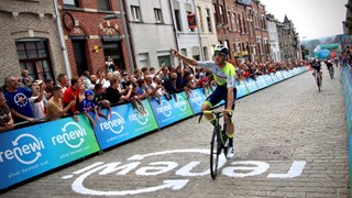 Teunissen byl nejchytřejší a vyhrál napínavou klasikářskou etapu Renewi Tour