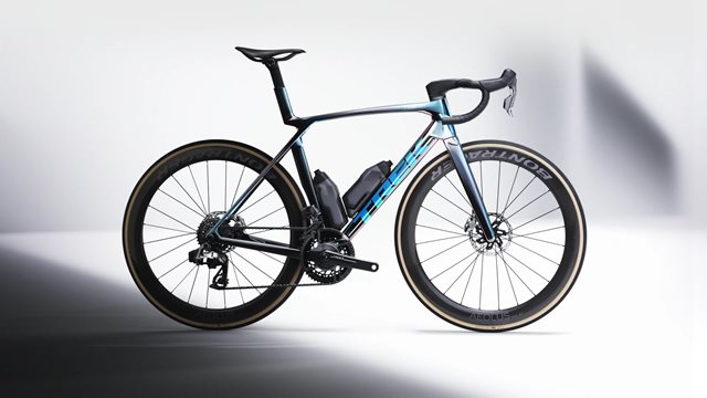 Trek Madone Gen 8: Lehkost a Aerodynamika v Jediném Kole