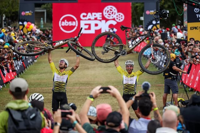 Schurter a Colombo ovládli Cape Epic