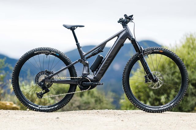 Canyon Neuron:ON AL – dostupný a schopný trailový e‑bike
