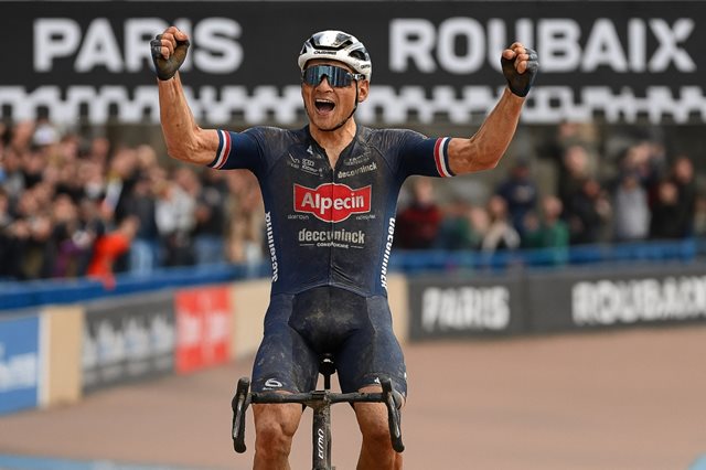 Útok na Van der Poela během Paříž–Roubaix: Fanouškovi hrozí pokuta i vězení