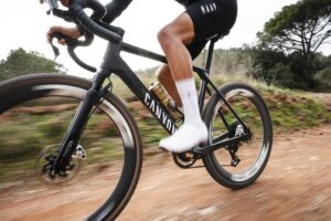 Canyon Grail RIFT: Gravel bike odpružením od DT Swiss