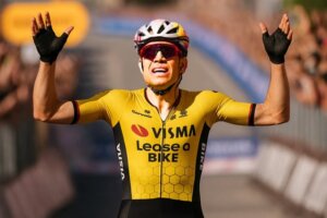 Wout van Aert ovládl prašnou 9. etapu Gira