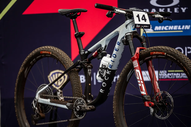 Nová RockShox SID SL je nejlehčí 110mm XC vidlice na trhu