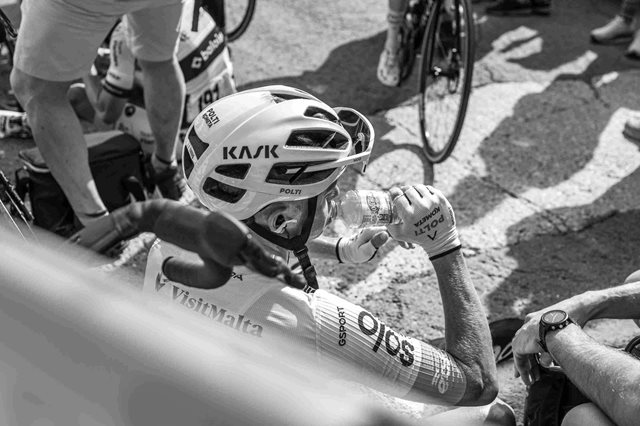 Devatenáctiletý cyklista Gianmarco Privitera zemřel po pádu na Giro Valle d’Aosta