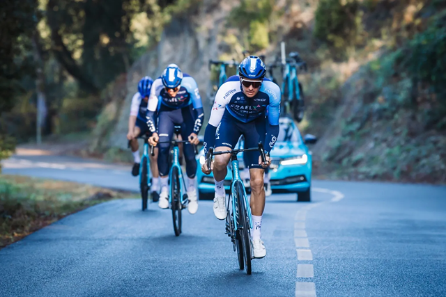 Factor Bikes tlačí na tým Israel–Premier Tech: Změňte název