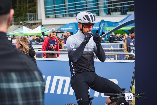 Kolik berou bikeři? Platy horských cyklistů jsou žalostné proti silniční elitě