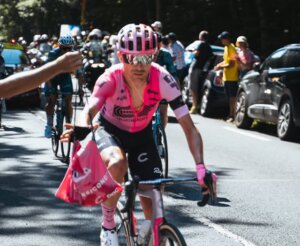Kuriózní moment na Maryland Cycling Classic: Powless musel běžet s kolem
