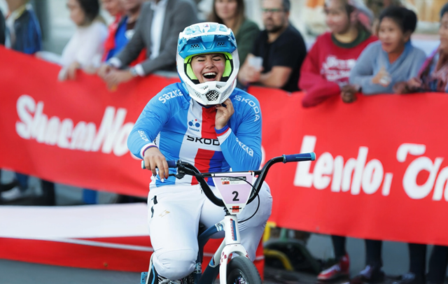 Sabina Košárková obhajuje titul mistryně světa v pumptracku