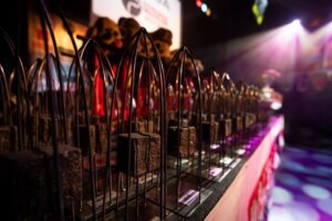 Vítězové ŠKODA Pražského MTB poháru 2025 převzali unikátní poháry